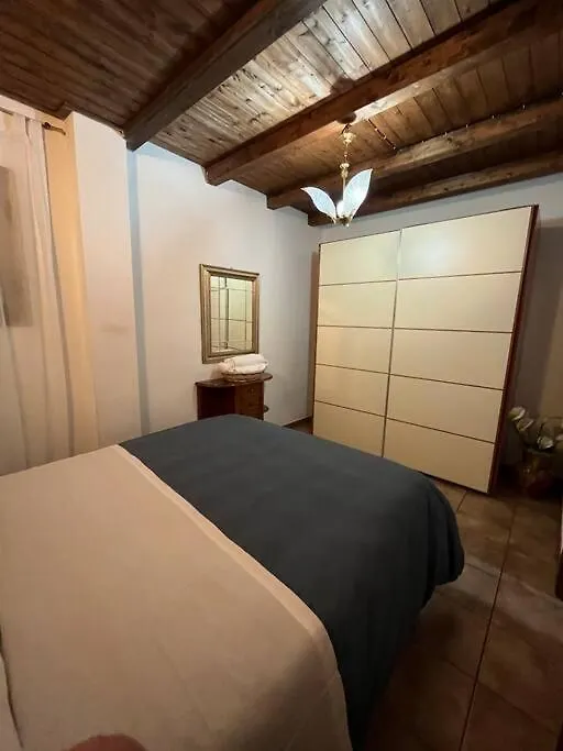 Skalsky Apartment, Borgo Vecchio, Palermo 0*,  İtalya